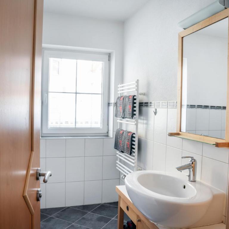 Landhaus Martinus - Vierbettzimmer mit Terrasse - 51