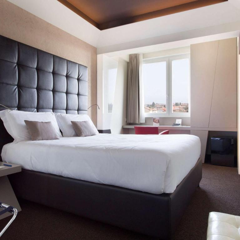 Best Western Hotel Continental - Classic Queen Room with Garden View - Non-Smoking - 2