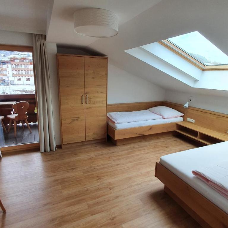 Pension Schnaitl - Familienzimmer mit Bergblick - 2