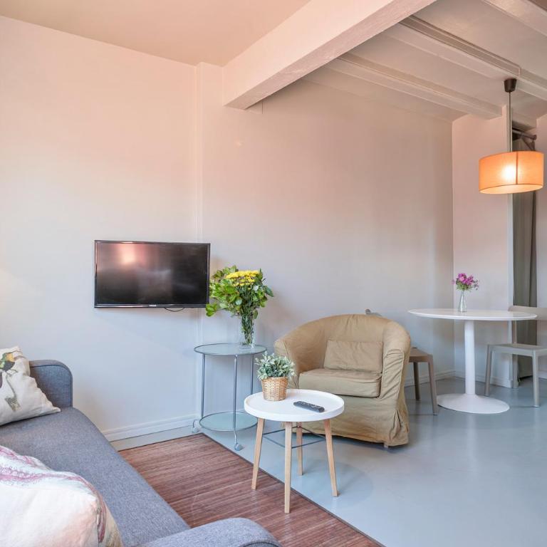 My Address in Plaza Real - Three-Bedroom Apartment - 3