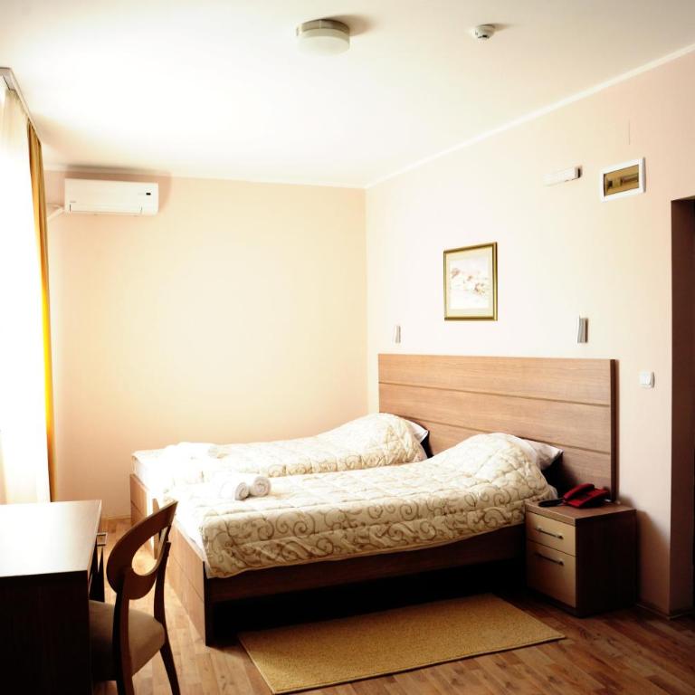 Garni Hotel Crystal Ice - Standardna Dvokrevetna Soba sa Zasebnim Krevetima - 3