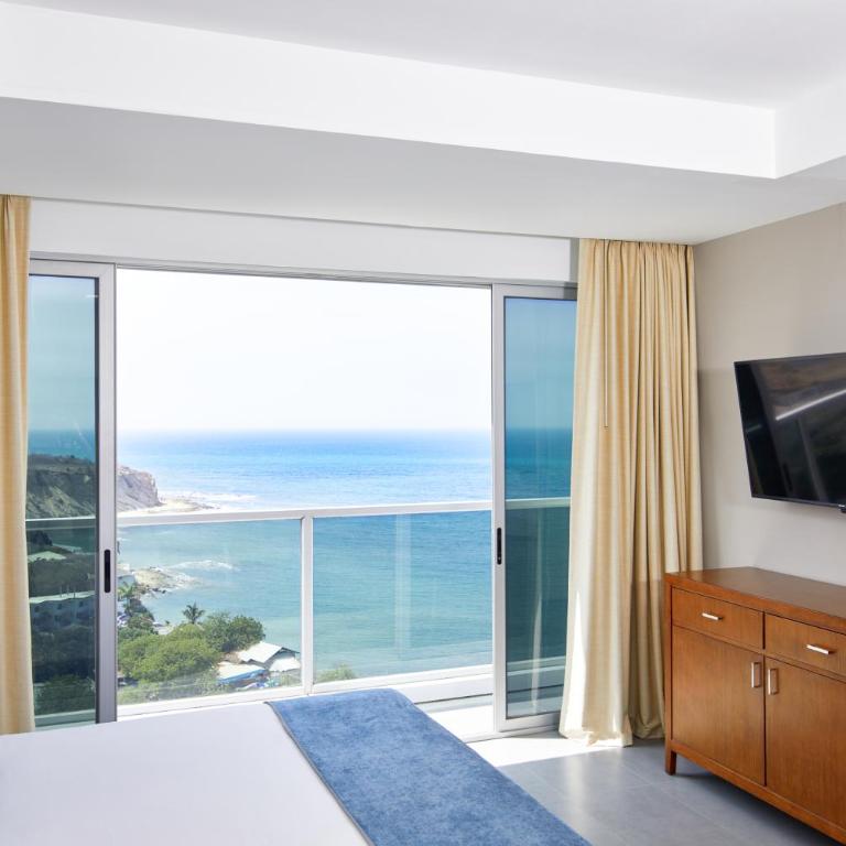 Wyndham Manta Sail Plaza Hotel and Convention Center - King Room - Non-Smoking - 5