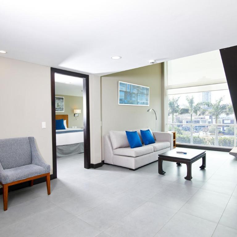 Wyndham Manta Sail Plaza Hotel and Convention Center - Family Suite - 2