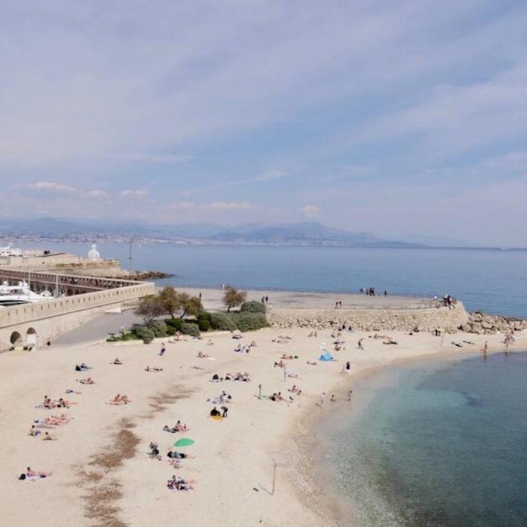 BORD DE MER - AC, WIFI, chic, sea view, beach 2 minutes walk - Appartement 2 Chambres - 15