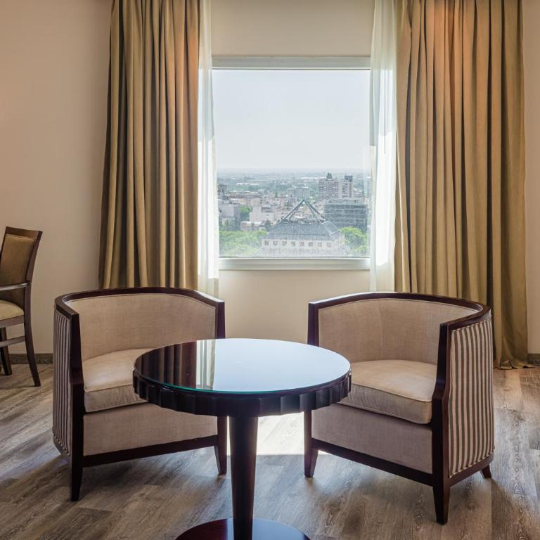 DiplomaticHotel - Habitación Esquinera con vistas a la ciudad - 2