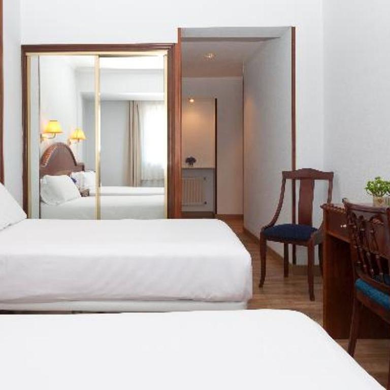Hotel Príncipe de Asturias - Habitación Triple Estándar con vistas al mar - 3