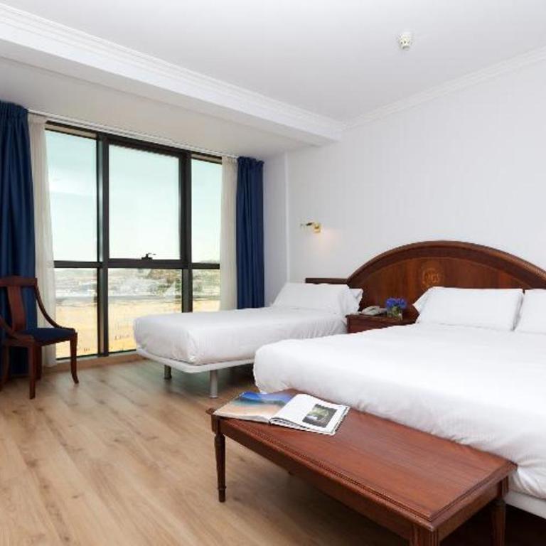 Hotel Príncipe de Asturias - Habitación Triple Estándar con vistas al mar - 2