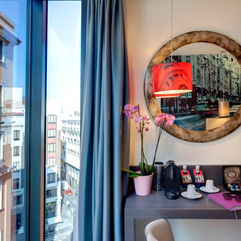 Hotel Indigo Madrid - Gran Vía by IHG - Premium Room - 2