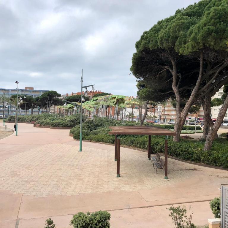 PINEDA BEACH 1a línea de mar & parking - Apartment with Sea View - 37