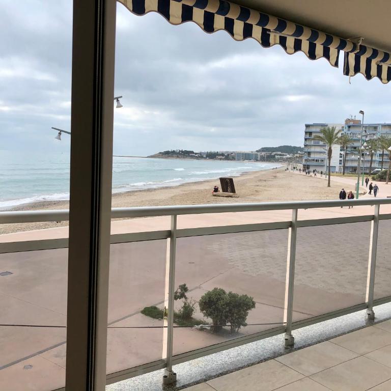 PINEDA BEACH 1a línea de mar & parking - Apartment with Sea View - 33