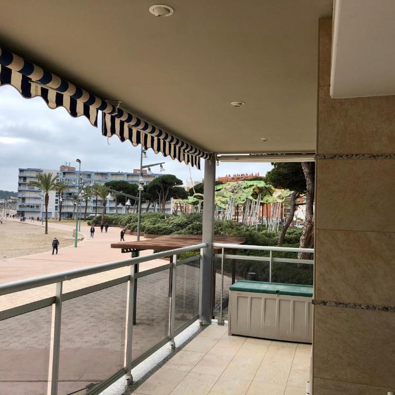 PINEDA BEACH 1a línea de mar & parking - Apartment with Sea View - 34