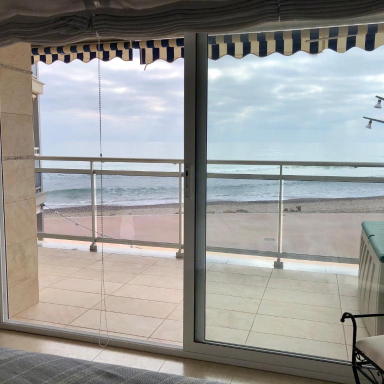 PINEDA BEACH 1a línea de mar & parking - Apartment with Sea View - 28