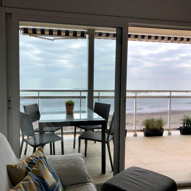 PINEDA BEACH 1a línea de mar & parking - Apartment with Sea View - 15