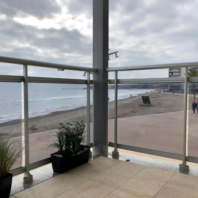 PINEDA BEACH 1a línea de mar & parking - Apartment with Sea View - 16