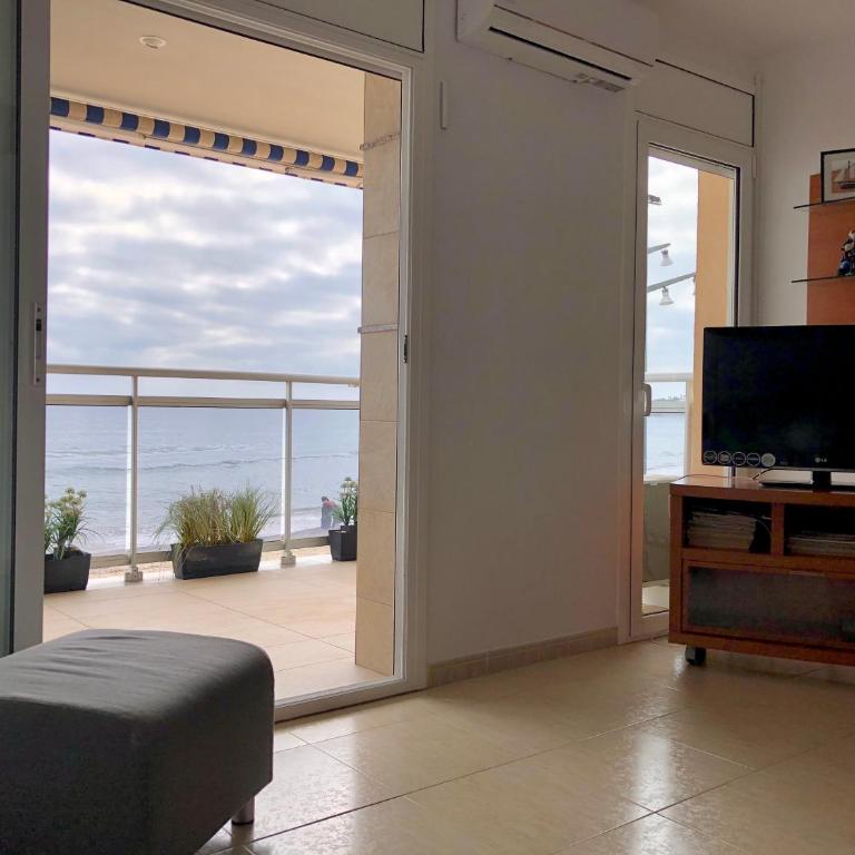 PINEDA BEACH 1a línea de mar & parking - Apartment with Sea View - 17