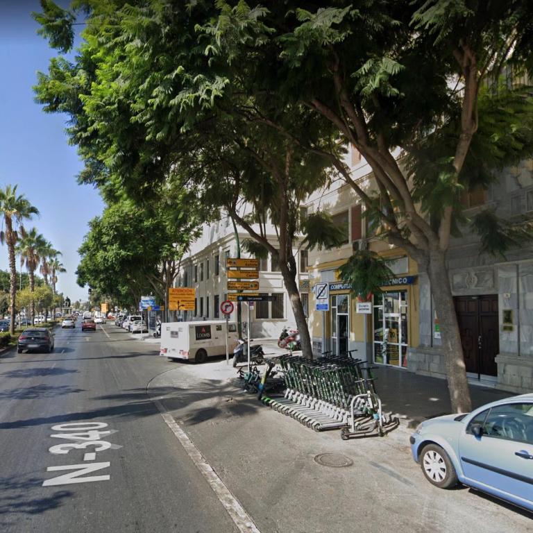 Holidays2Malaga Heredia 3 bedroom opposite Malaga Port - Three-Bedroom Apartment - 2