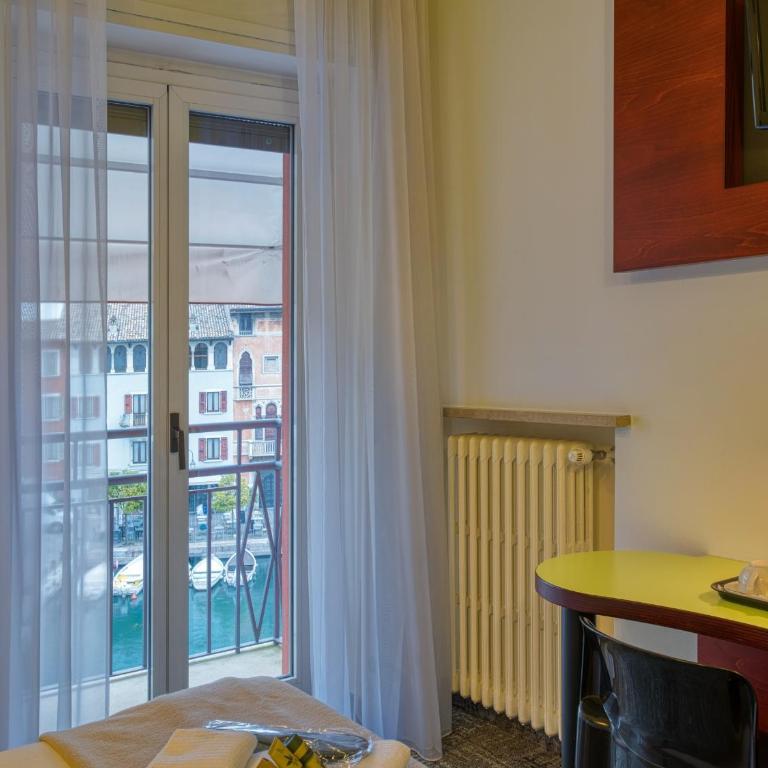 Hotel Piroscafo - Camera Matrimoniale con Vista Porto - 6