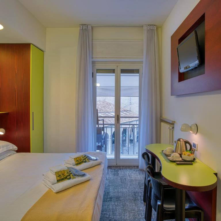 Hotel Piroscafo - Camera Matrimoniale con Vista Porto - 9
