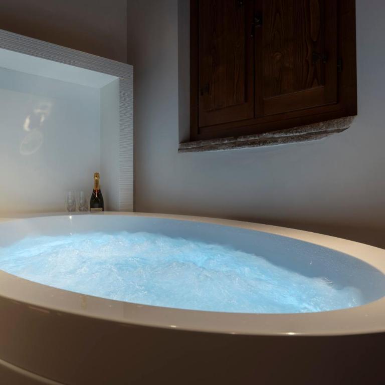 Gigli D'Oro Suite - Suite Exclusive con Vasca Idromassaggio - 12