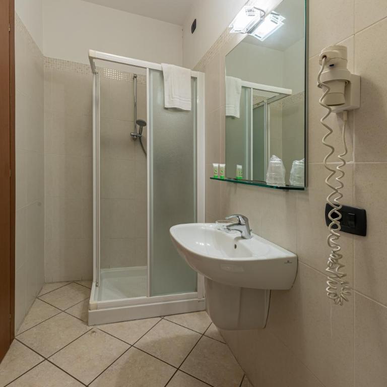 Locanda Le Palafitte - Camera Matrimoniale/Doppia con Letti Singoli con Vista Lago. - 8