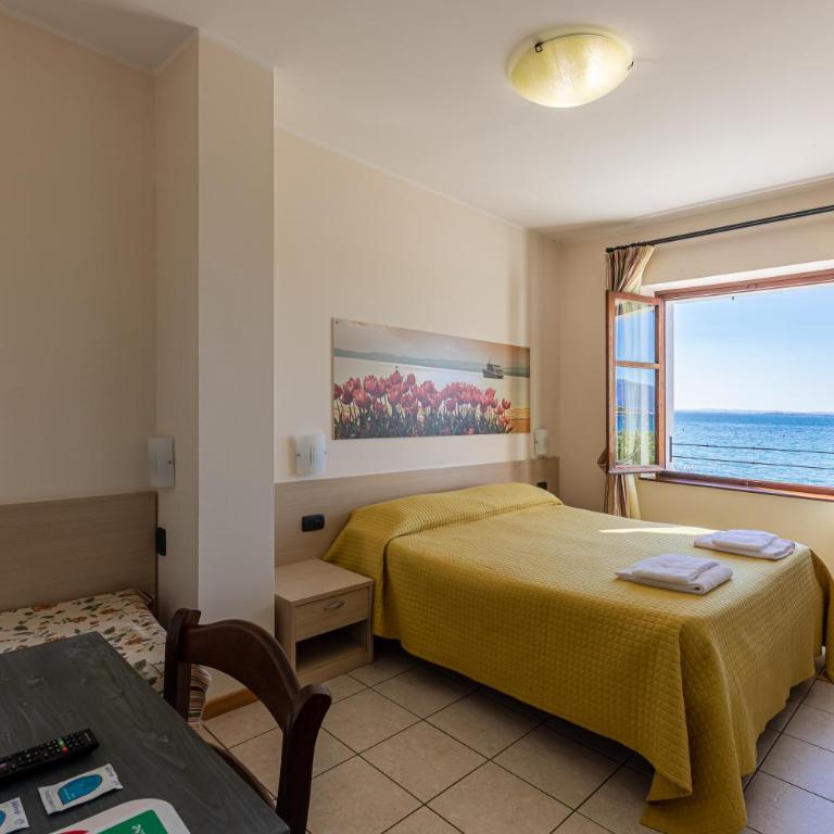 Locanda Le Palafitte - Camera Matrimoniale/Doppia con Letti Singoli con Vista Lago. - 9