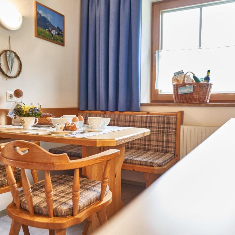 Ferienhaus Kirchplatzl - Apartment mit 1 Schlafzimmer, Balkon und Bergblick - 4