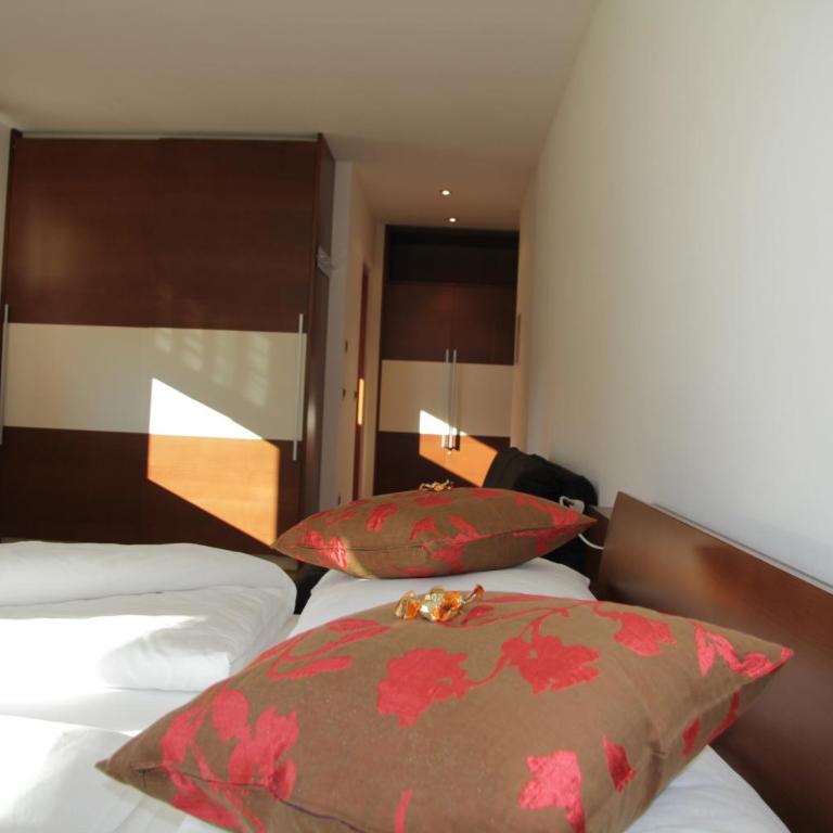 Garni - Hotel Am Burghuegel - Vierbettzimmer - 6