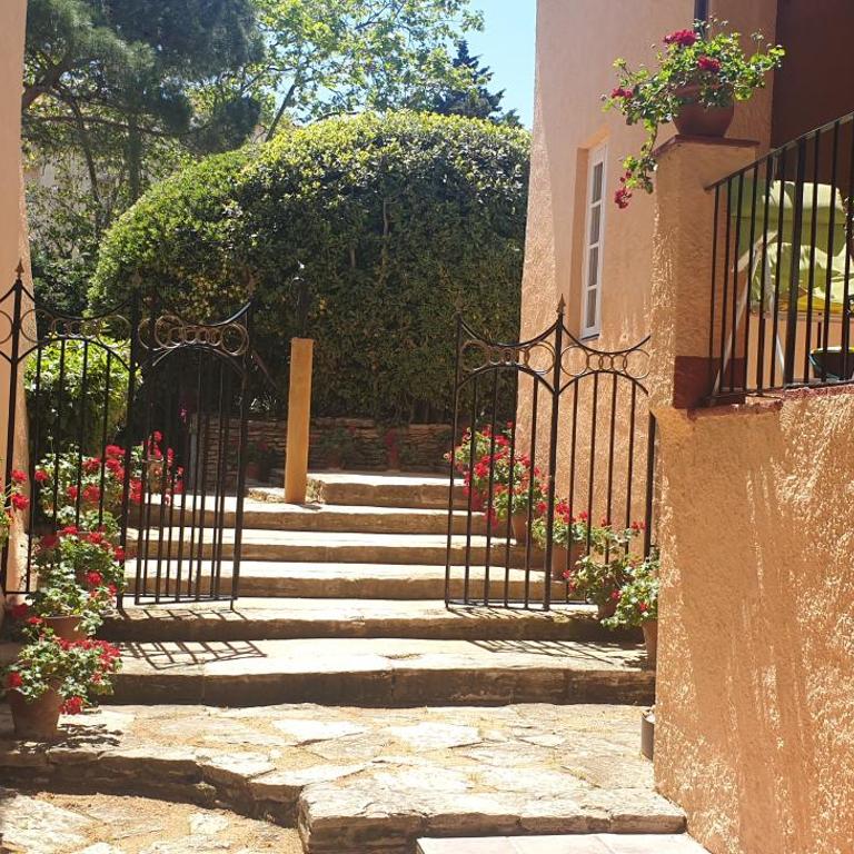 Casa con jardín a 25 metros de la playa. LA T. - Casa de 3 dormitorios - 46