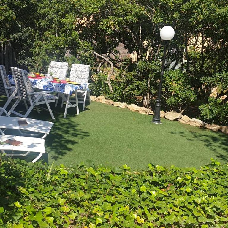 Casa con jardín a 25 metros de la playa. LA T. - Casa de 3 dormitorios - 52