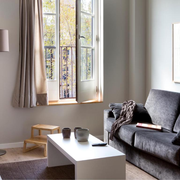 Rambla 102 - Classic Suite with views to La Rambla - 2
