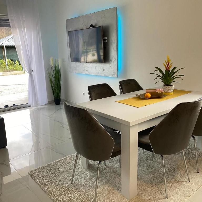 River Luxury House - Three-Bedroom Villa - 12