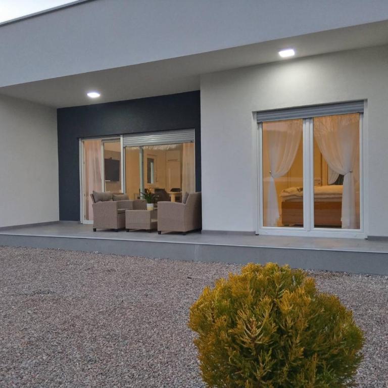 River Luxury House - Three-Bedroom Villa - 32