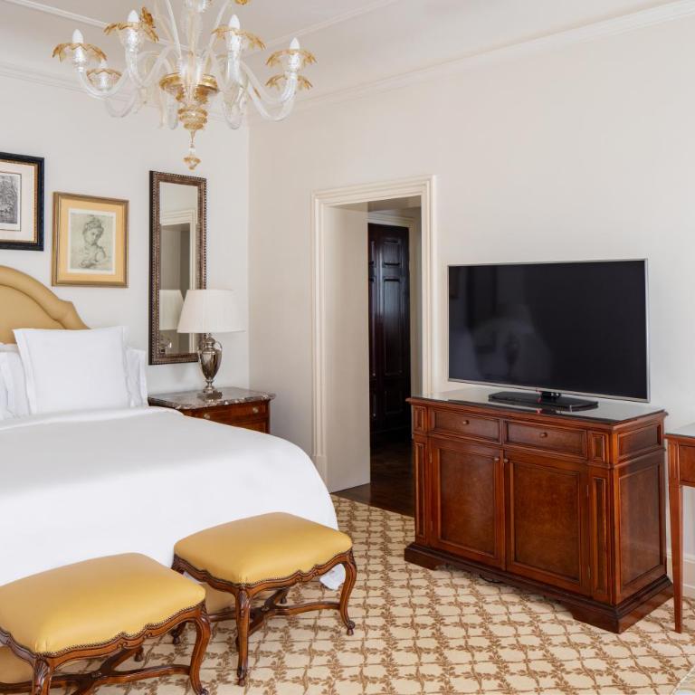 Four Seasons Hotel Firenze - Deluxe King Room - 6
