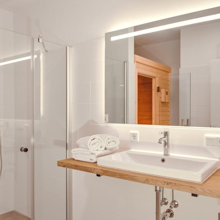 die Tauplitz Lodges - Alm Lodge A13 by AA Holiday Homes - Apartment mit Blick auf die Berge - 10