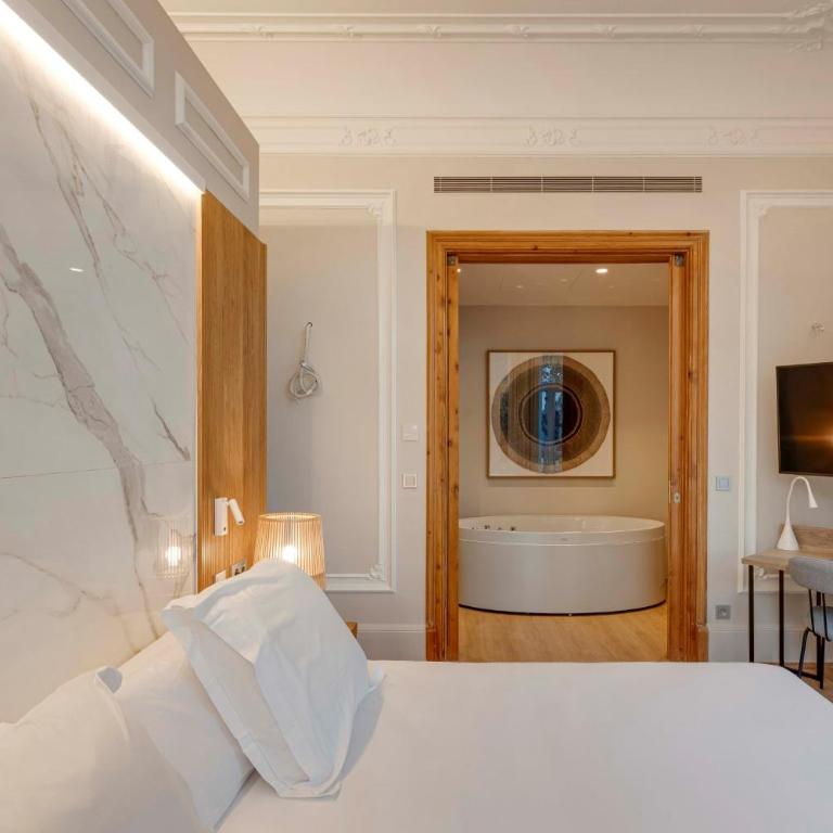 Hotel Boutique Mirlo Barcelona - Deluxe Superior with Hammam and Hydromassage Bathtub - 4