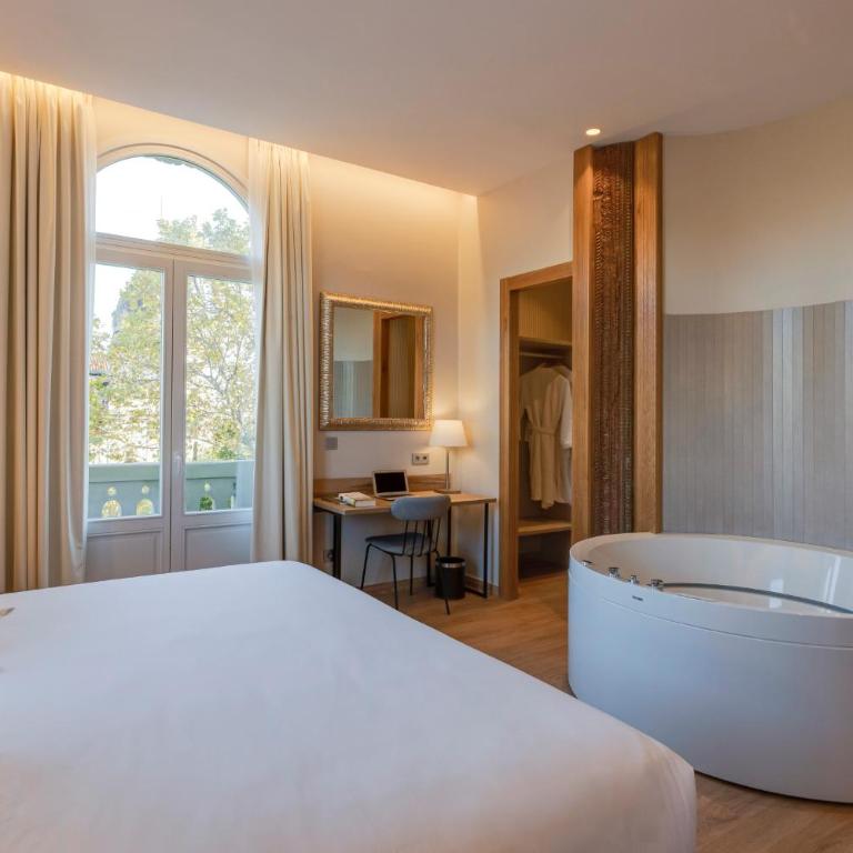Hotel Boutique Mirlo Barcelona - Deluxe Superior with Hammam and Hydromassage Bathtub - 3