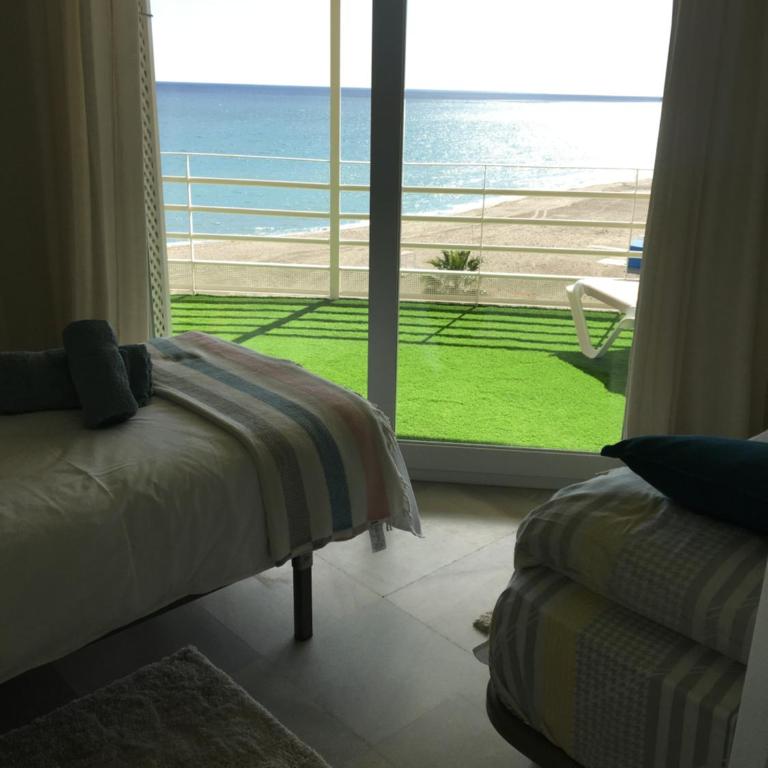 APARTAMENTO EN PRIMERA LINEA/BEACHFRONT APARTMENT - Apartamento de 3 dormitorios - 50
