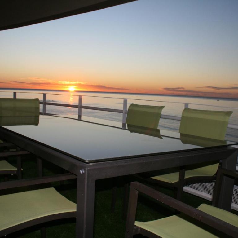 APARTAMENTO EN PRIMERA LINEA/BEACHFRONT APARTMENT - Apartamento de 3 dormitorios - 1