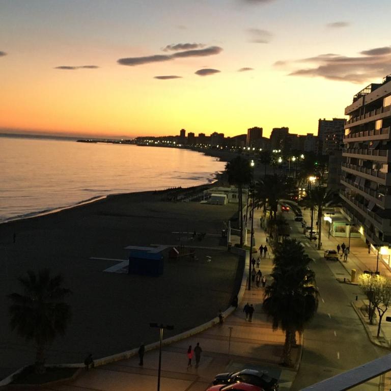 APARTAMENTO EN PRIMERA LINEA/BEACHFRONT APARTMENT - Apartamento de 3 dormitorios - 84