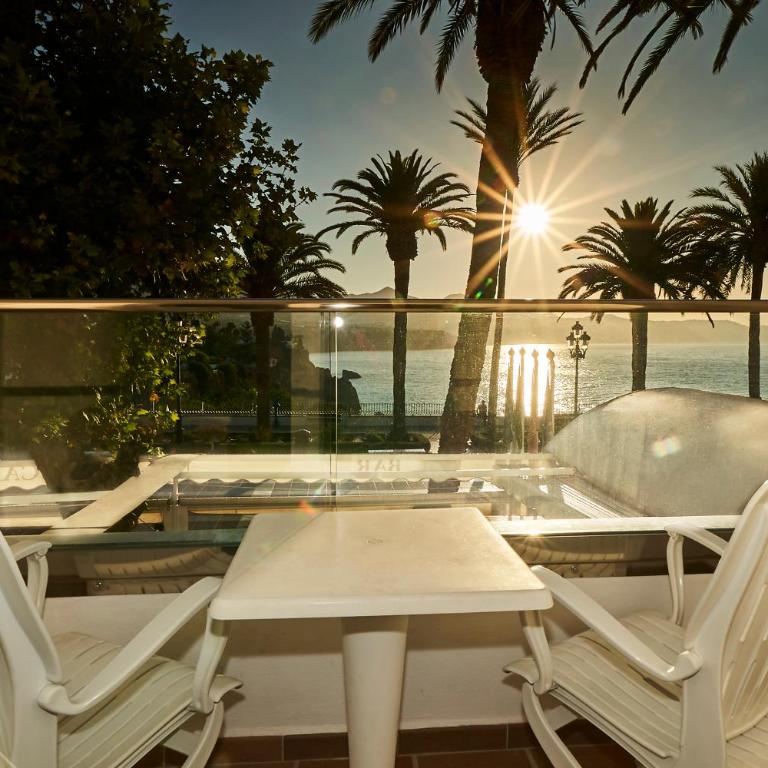 Hotel Balcón de Europa - Habitación Doble con vistas laterales al mar - 1 o 2 camas - 1