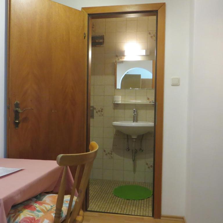 Garni Haus Jagerwirt - Standard Double Room with Balcony - 6