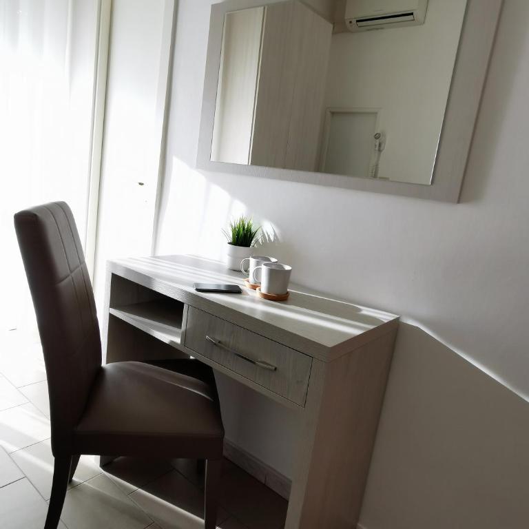 Hotel Bellini - Standard Double Room - 5