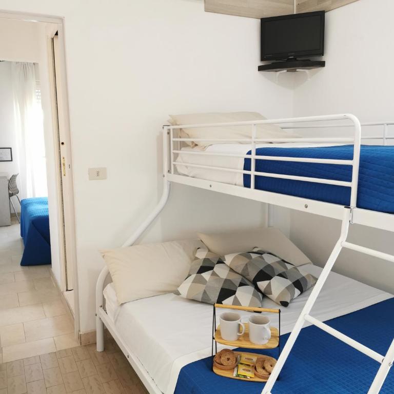 Hotel Bellini - Family Room - 5