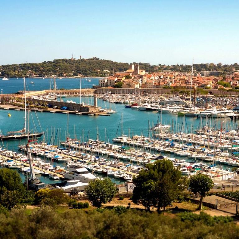 Nice Renting - MASSENA - LOFT - HEART of VIEIL ANTIBES - THE MARKET WITH SEA VIEW - Appartement 1 Chambre - 44