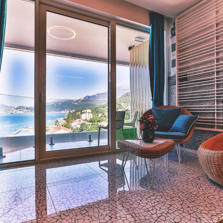 Carine Hotel Kumbor Superior - Deluxe Double Room with Balcony and Side Sea View - 2