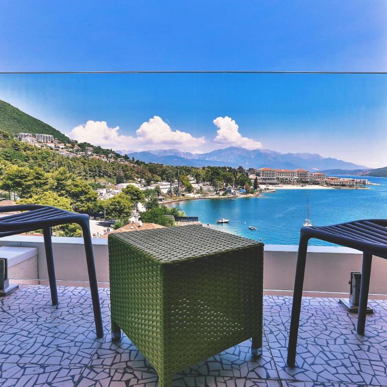 Carine Hotel Kumbor Superior - Deluxe Double Room with Balcony and Side Sea View - 1