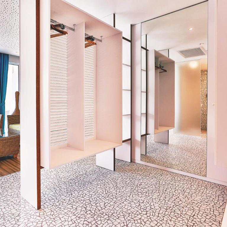 Carine Hotel Kumbor Superior - Superior Suite with Balcony - 6