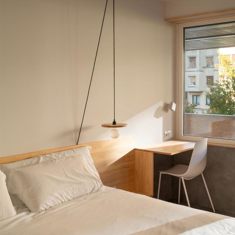 Cristina Enea Rooms - Habitación Familiar con vistas a la ciudad - 2