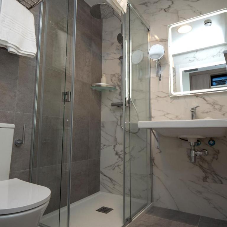 Hotel Ciudadela Pamplona - Habitación Individual con balcón - 3