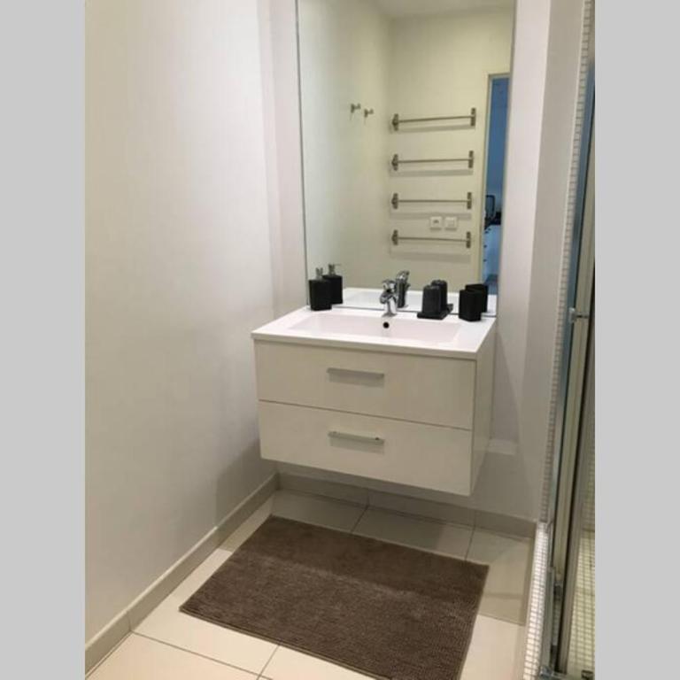 app Le Rocazur avec piscine et parking en bord de mer à 500M du centre ville - Appartement 2 Chambres - 23